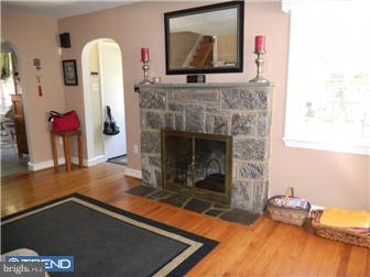 34 Harvard Road Audubon, NJ 08106 - Photo 2 of 12 Fireplace