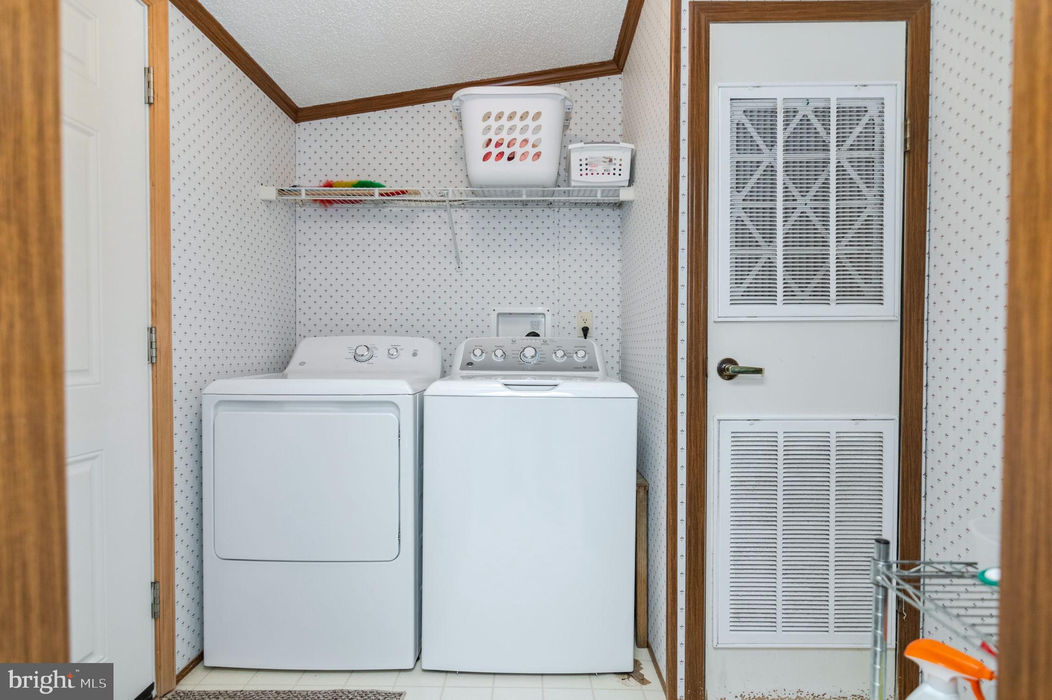 19341 Lahore Road Orange, VA 22960 - Photo 21 of 39 a utility room with dryer and washer