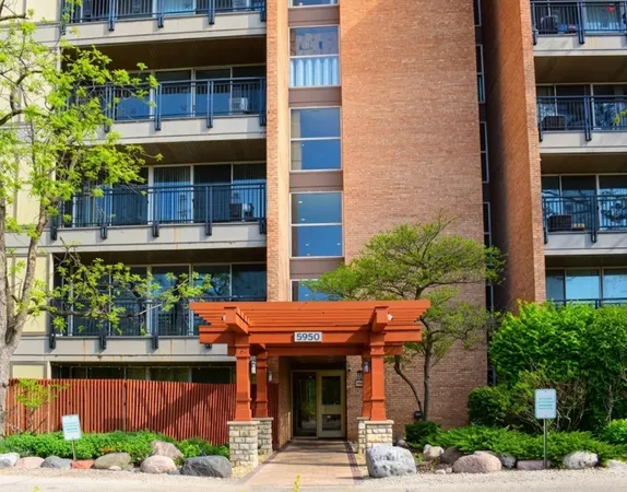 $243,100 | 5950 Oakwood Drive, Unit 4A, Lisle, IL 60532