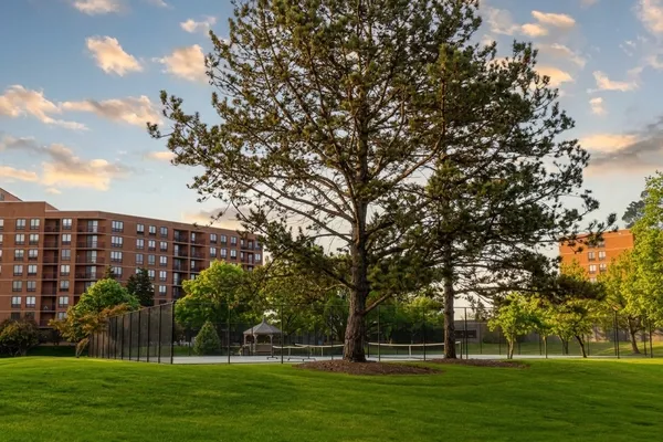$243,100 | 5950 Oakwood Drive, Unit 4A, Lisle, IL 60532