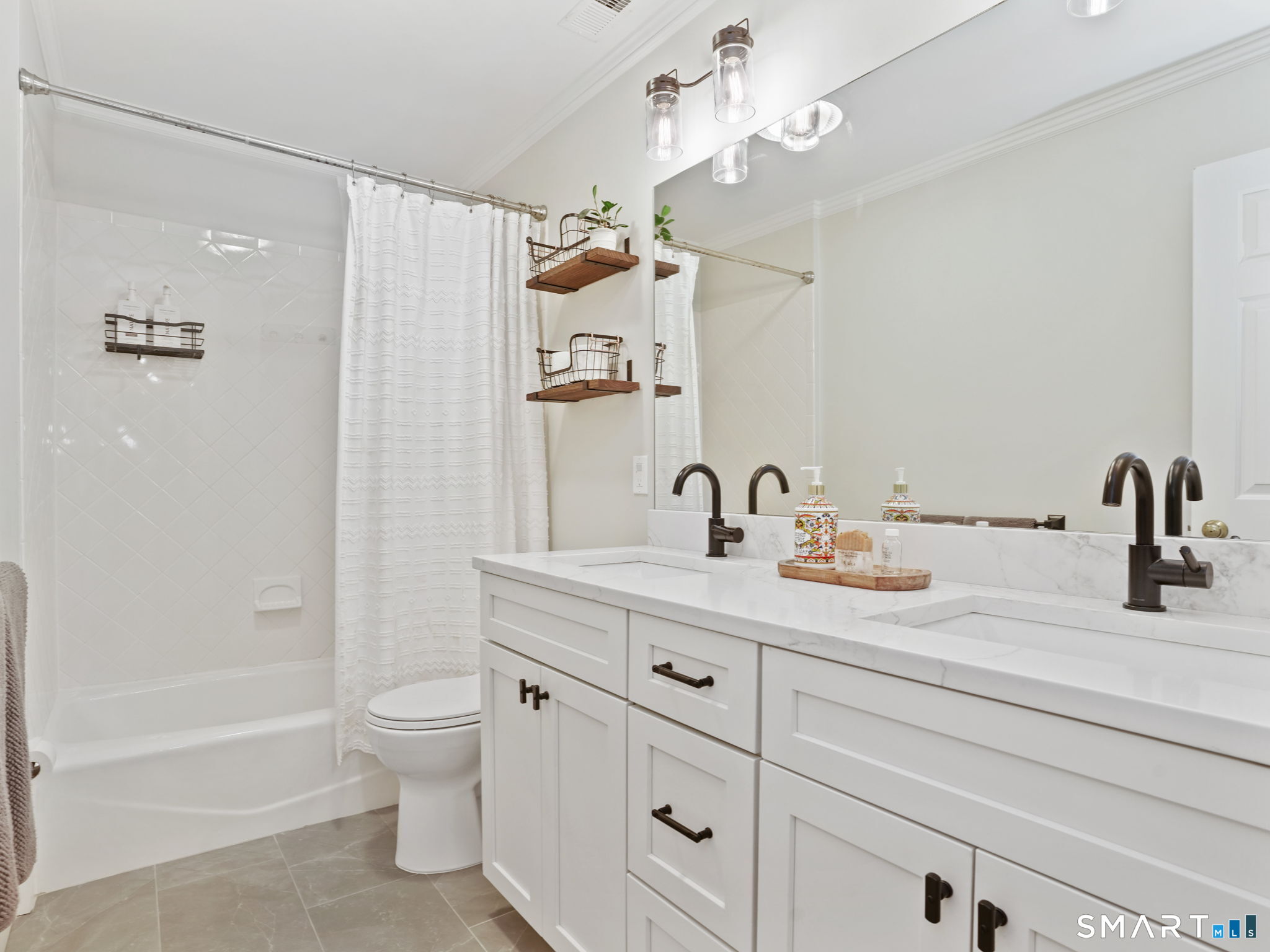 96 Coventry Lane Trumbull, CT 06611 - Photo 19 of 34