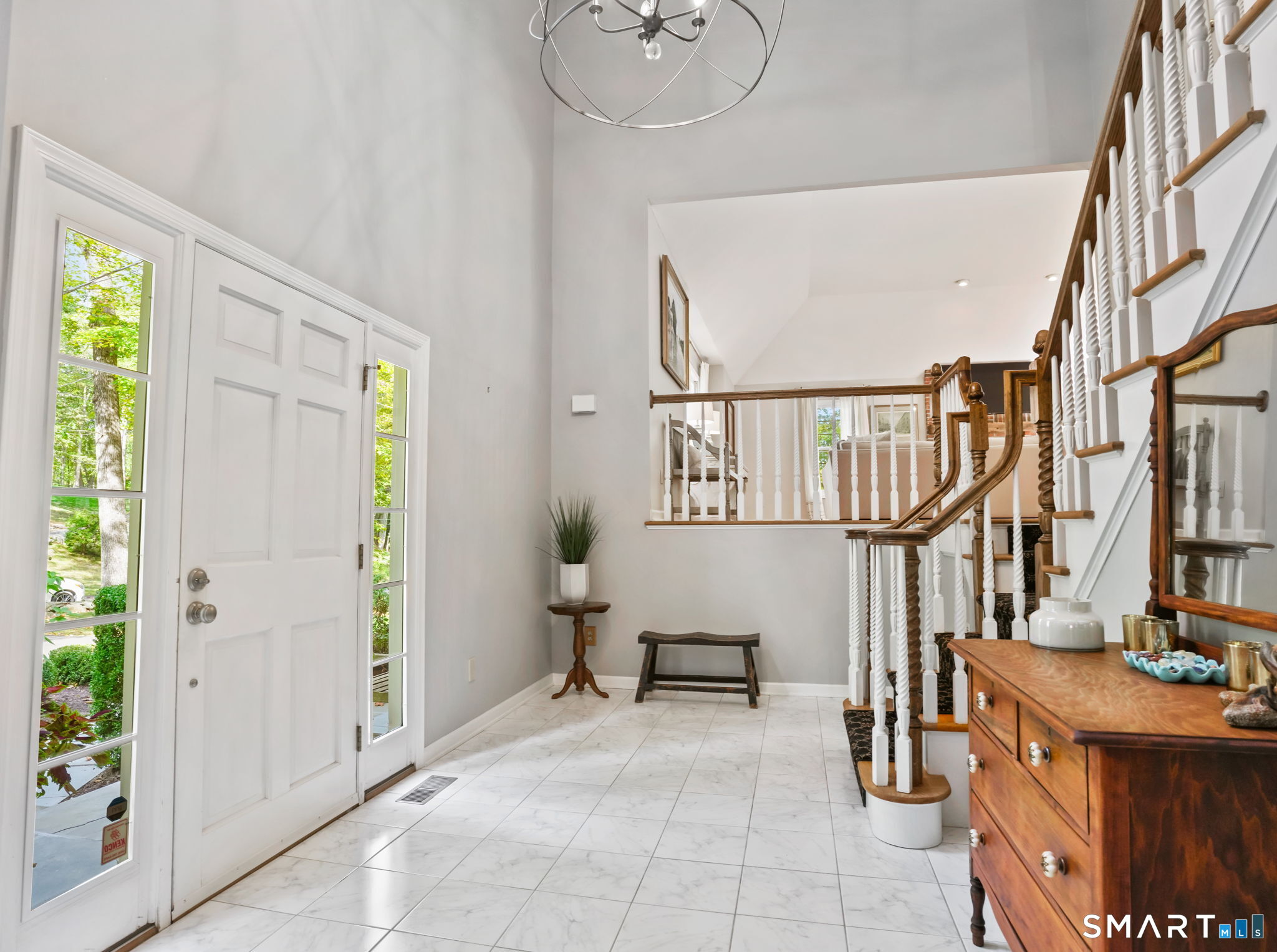 96 Coventry Lane Trumbull, CT 06611 - Photo 4 of 34