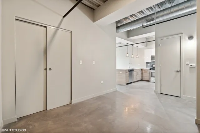 a view of a big room with closet and windows