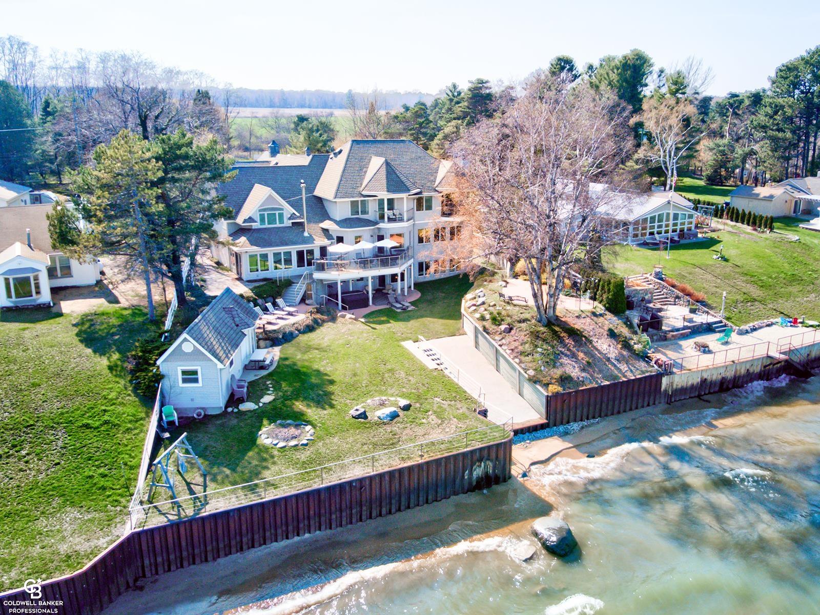3864 North Lakeshore Road Deckerville, MI 48427 - Photo 2 of 88 50107318-1.JPG