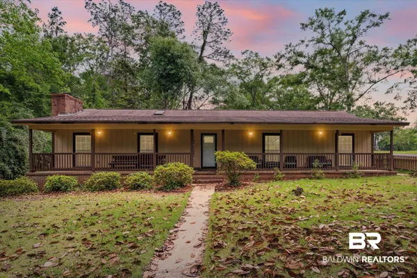 $306,900 | 806 Lakeview Drive, Bay Minette, AL 36507