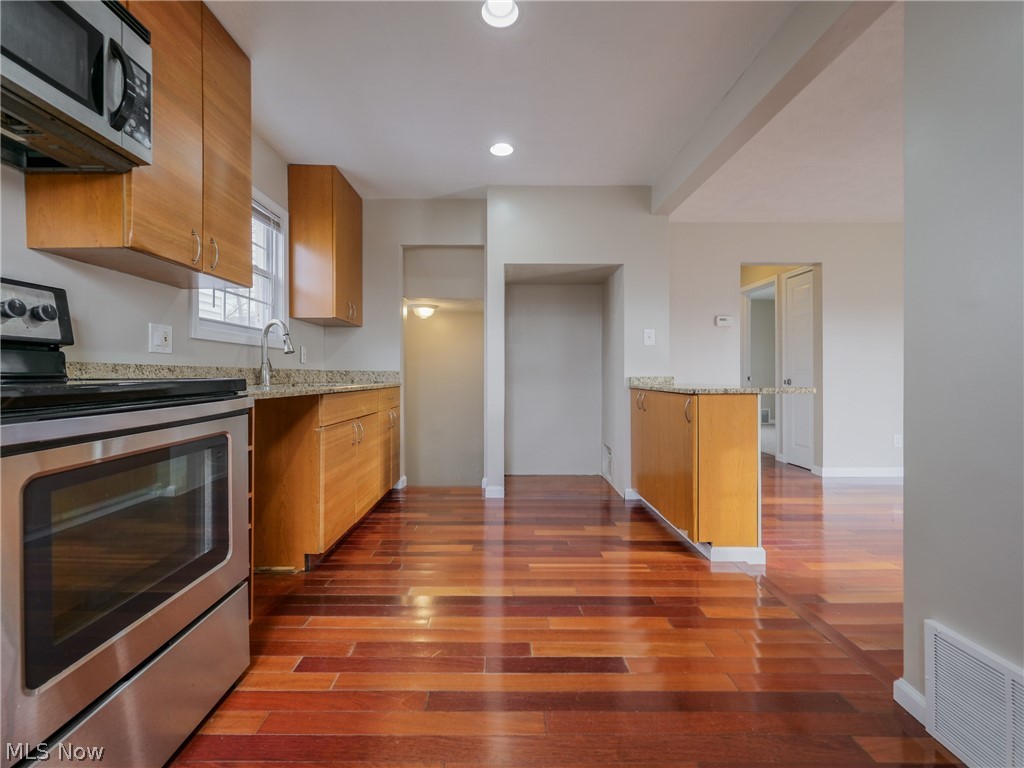 3729 Menlo Road Cleveland, OH 44120 - Photo 12 of 33