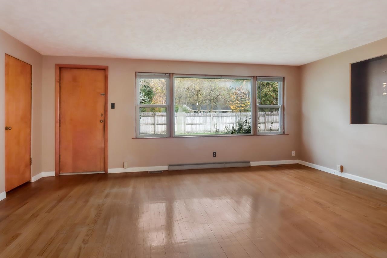 3901 Five Mile Road Traverse City, MI 49686 - Photo 9 of 25 1917580-8.JPG