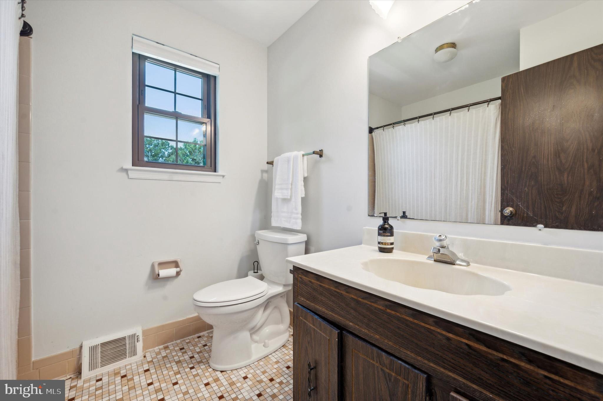 31 Barren Road Media, PA 19063 - Photo 32 of 35 Full Hall Bathroom