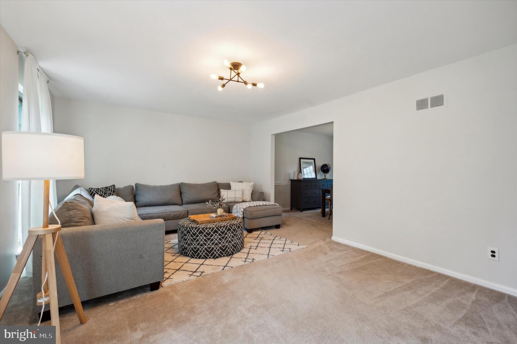 31 Barren Road Media, PA 19063 - Photo 6 of 35 Living Room