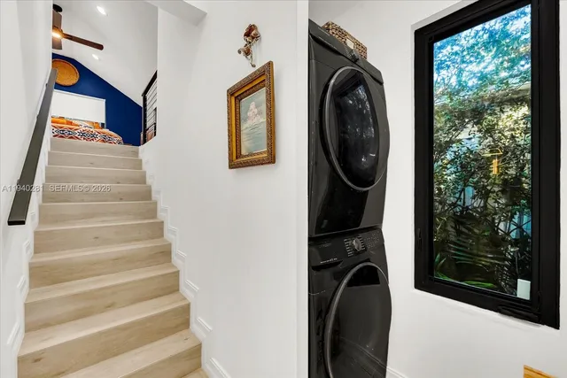 a view of entryway with washer and dryer