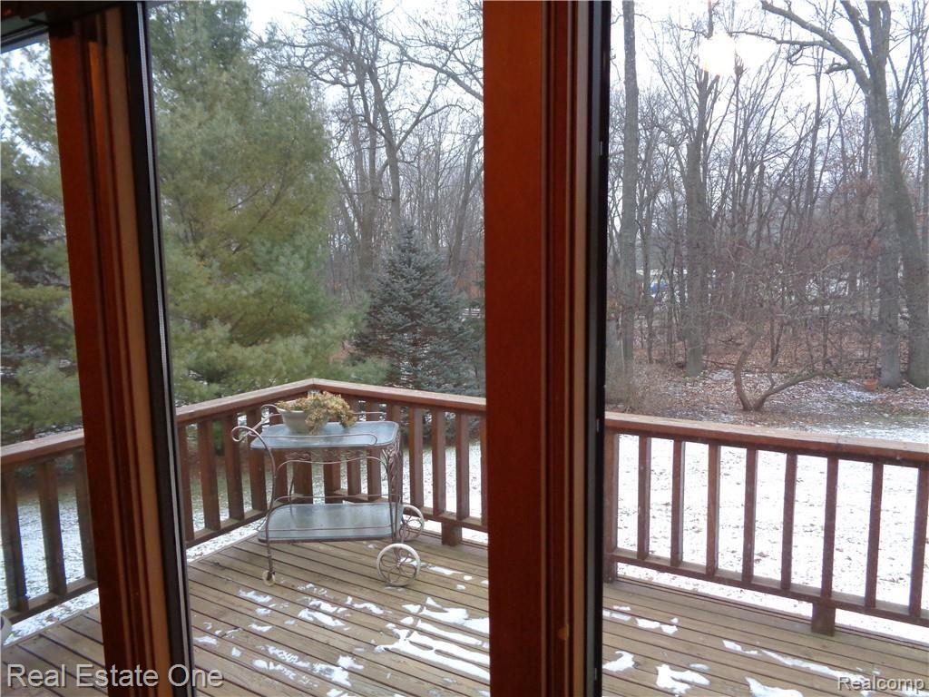 9590 Ridge Top Trail Clarkston, MI 48348 - Photo 19 of 80 Gorgeous up north-like view from Great room window. Home has Andersen windows throughout; Pella doorwalls.