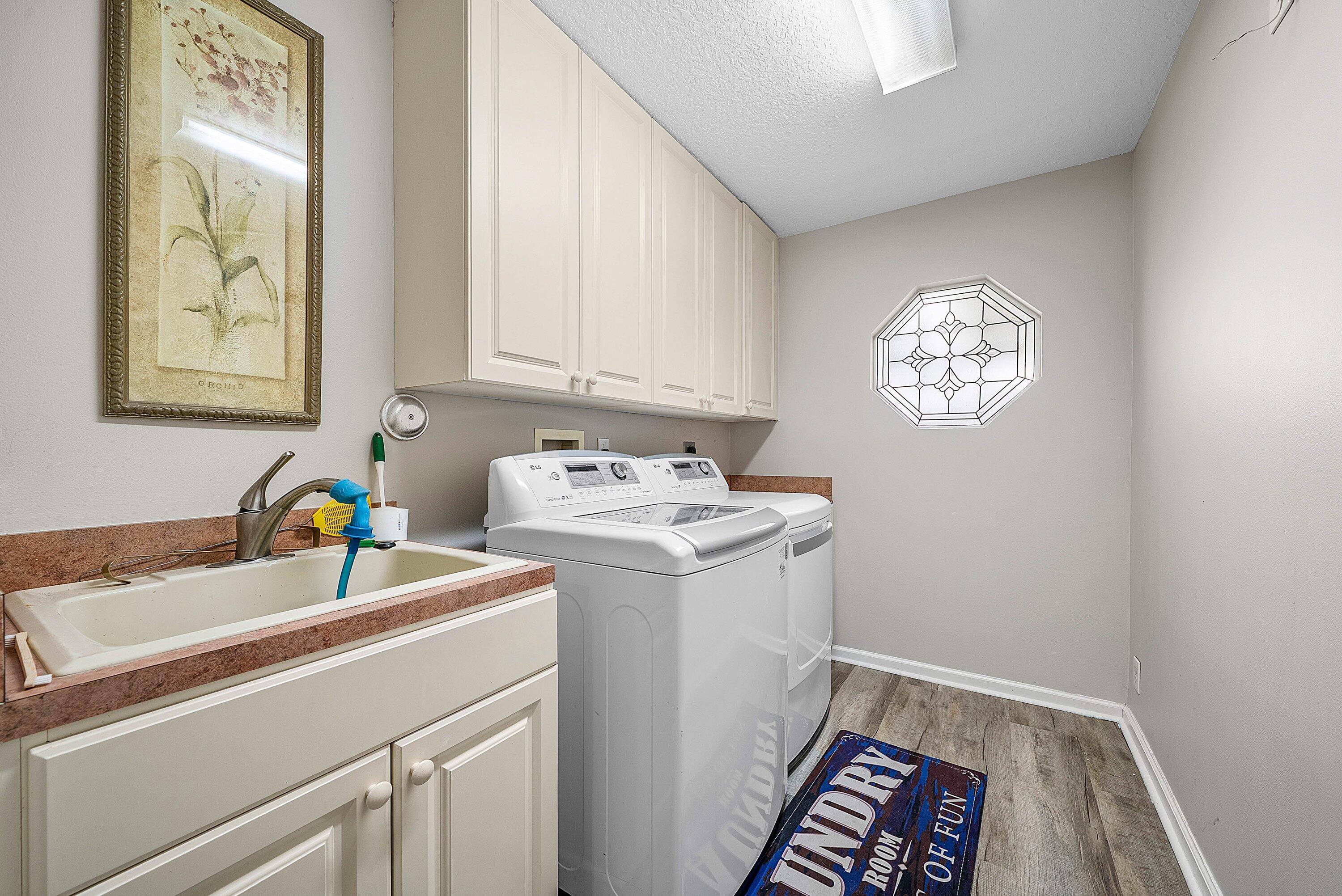 18670 Southeast Lakeside Way Jupiter, FL 33469 - Photo 35 of 56 a utility room with dryer and washer