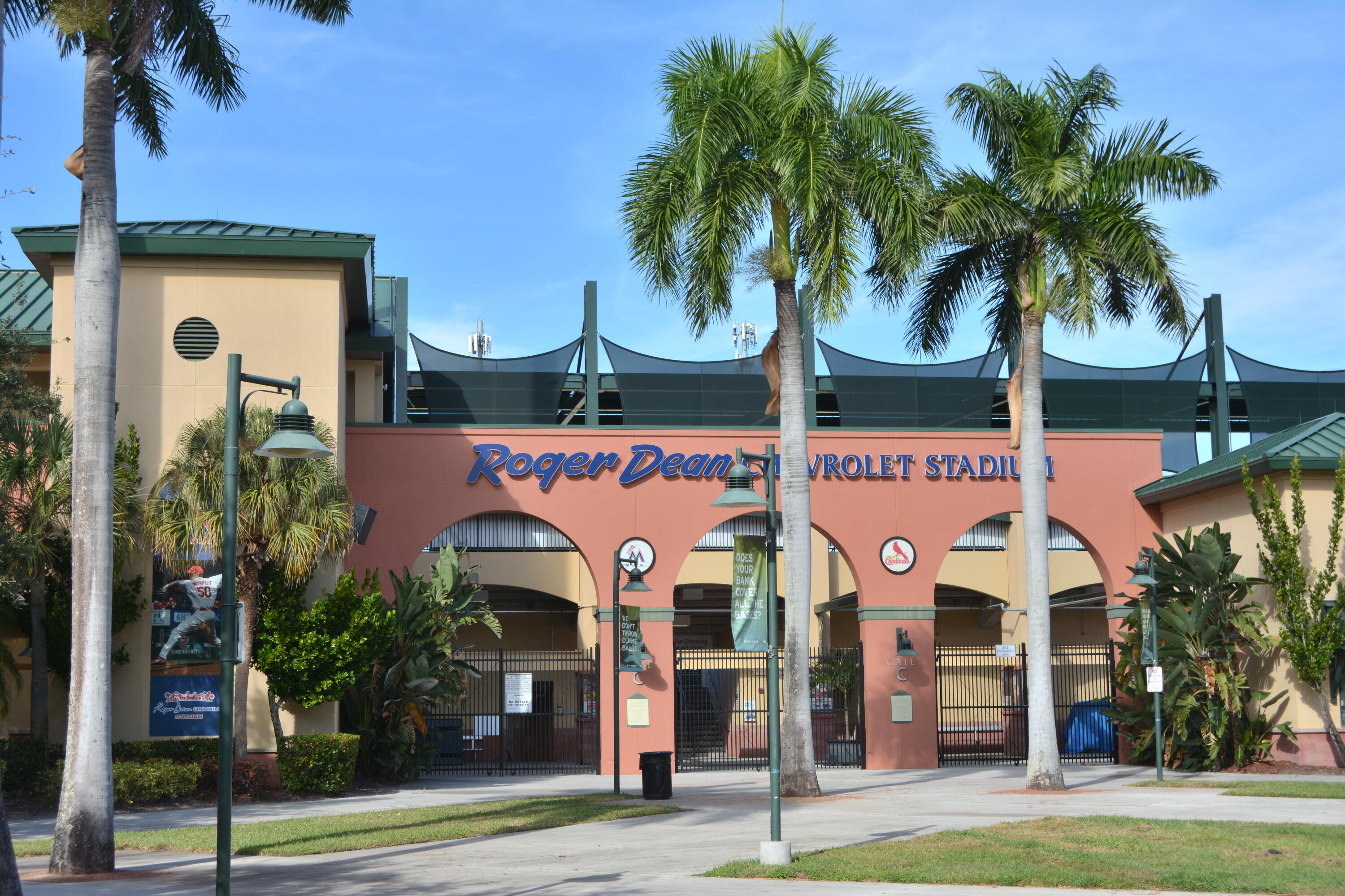 18670 Southeast Lakeside Way Jupiter, FL 33469 - Photo 54 of 56 front view of of a building with a garden