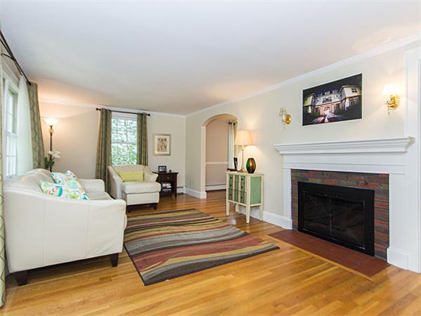 11 Davidson Road Wakefield, MA 01880 - Photo 2 of 12 Gallery Image 2