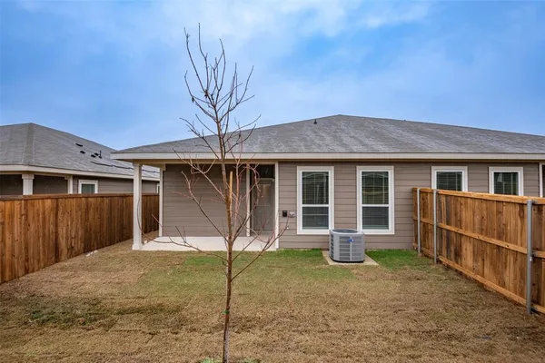 $1,950 | 656 Wheatfield Drive, Venus, TX 76084
