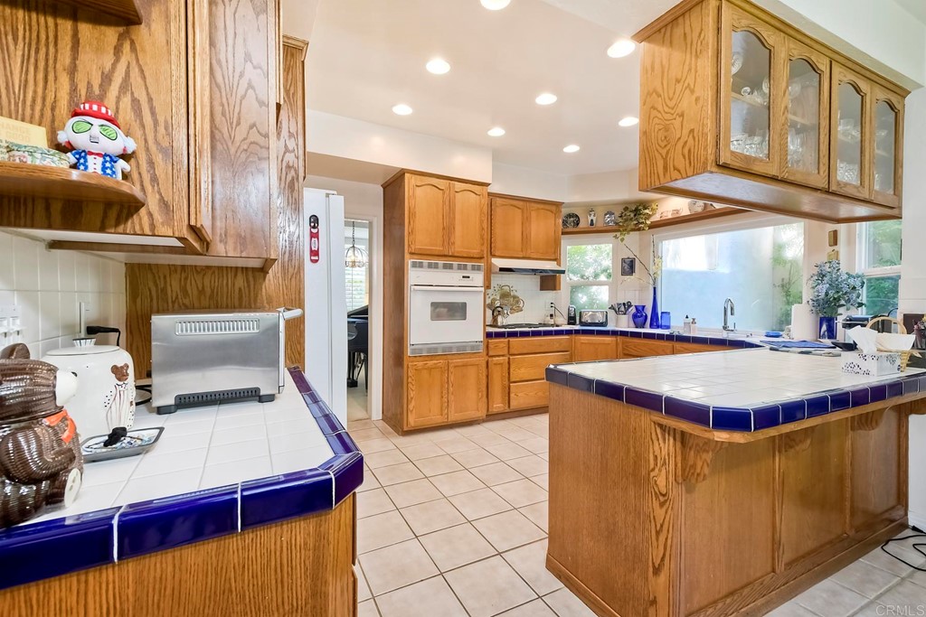 2270 Valley Road Oceanside, CA 92056 - Photo 9 of 37 a very nice looking room with a large window