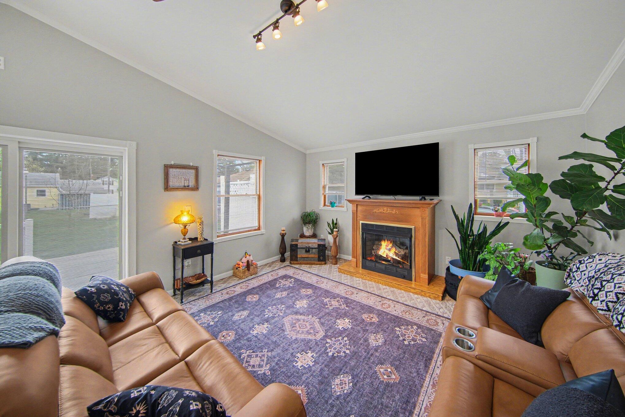 411 Park Road Jackson, MI 49203 - Photo 5 of 37 005_file_5682