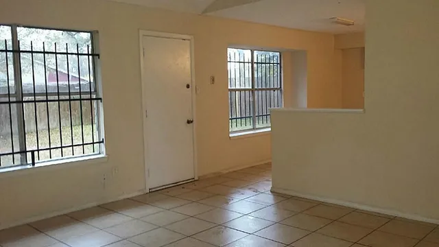 $208,700 | 12019 Kings Grove Drive, Houston, TX 77044