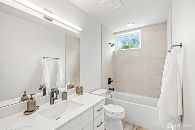 $639,000 | 12225 Roseberg Avenue South, Unit 7, Seattle, WA 98168