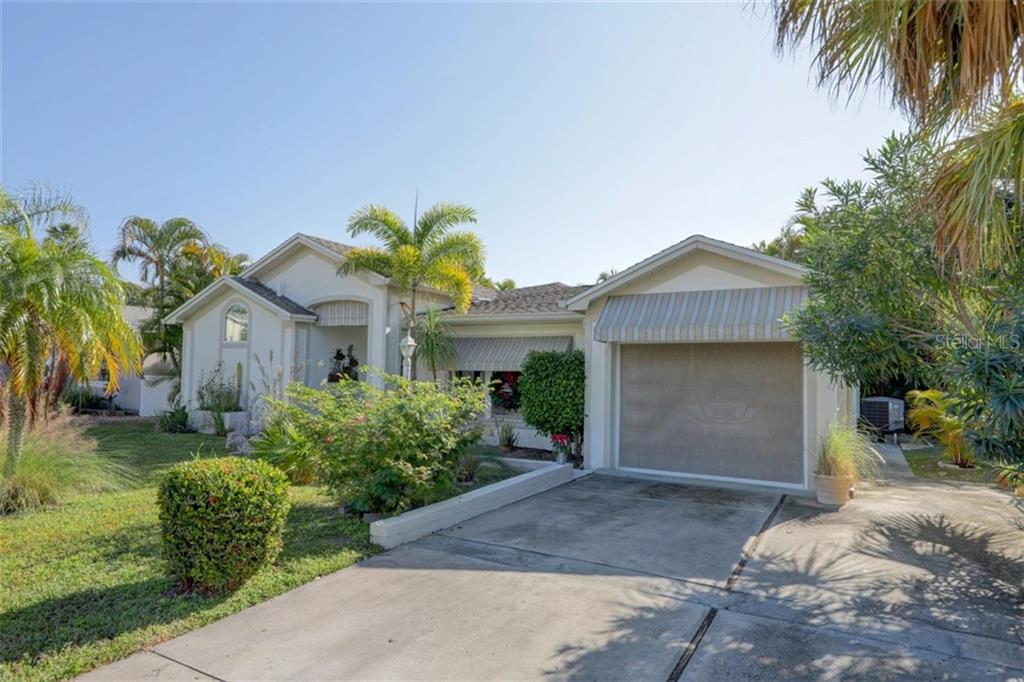 701 Sunset Cove Madeira Beach, FL 33708 - Photo 1 of 1 Driveway