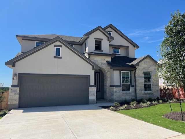 a view of front of a house with a yard