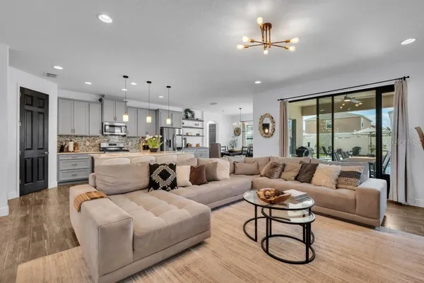 $685,000 | 14613 Red Castle Avenue, Lithia, FL 33547