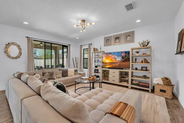 $685,000 | 14613 Red Castle Avenue, Lithia, FL 33547