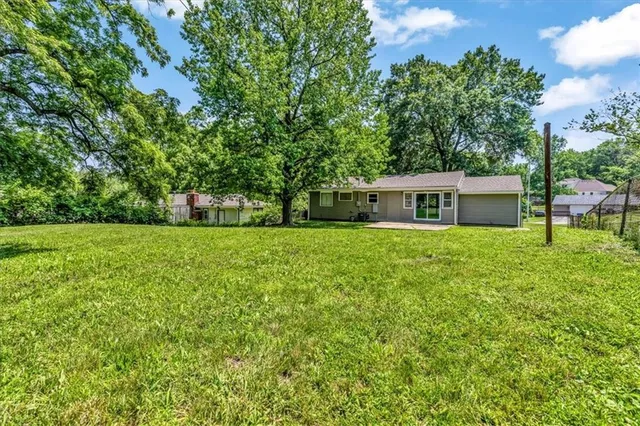$210,000 | 6000 North Tracy Avenue, Gladstone, MO 64118