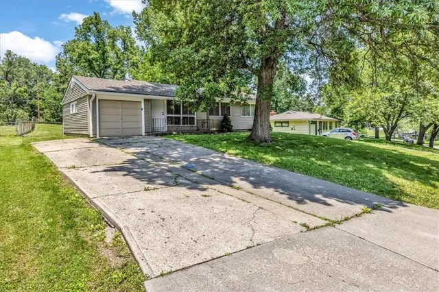 $210,000 | 6000 North Tracy Avenue, Gladstone, MO 64118