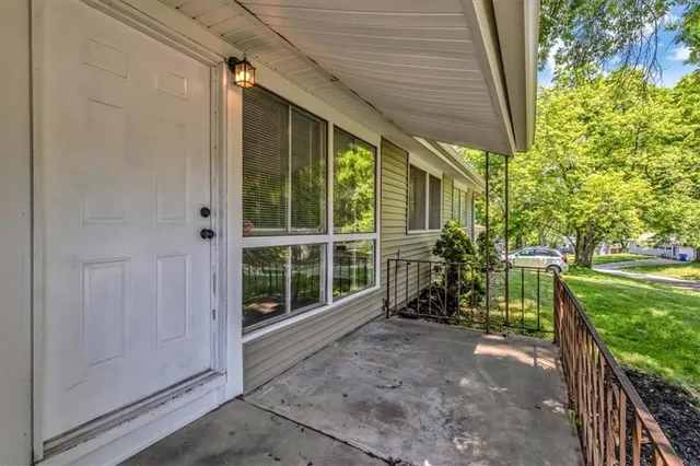 $210,000 | 6000 North Tracy Avenue, Gladstone, MO 64118