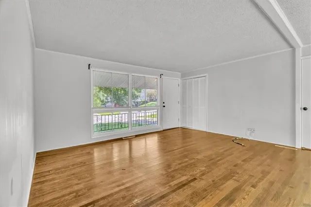 $210,000 | 6000 North Tracy Avenue, Gladstone, MO 64118