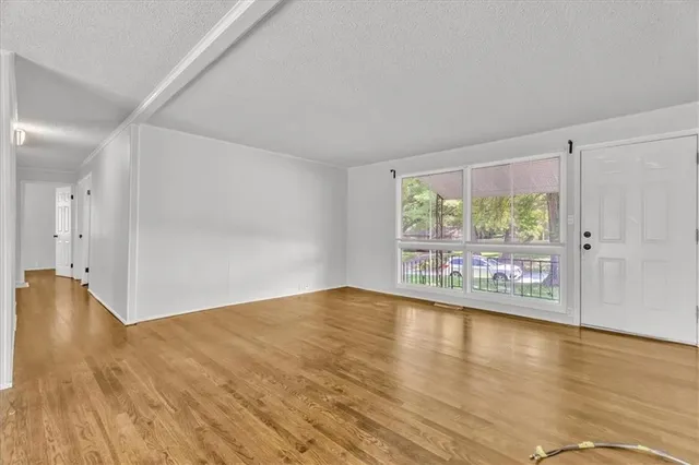 $210,000 | 6000 North Tracy Avenue, Gladstone, MO 64118