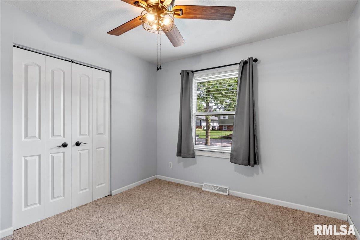 2913 Selkirk Road Springfield, IL 62702 - Photo 23 of 40