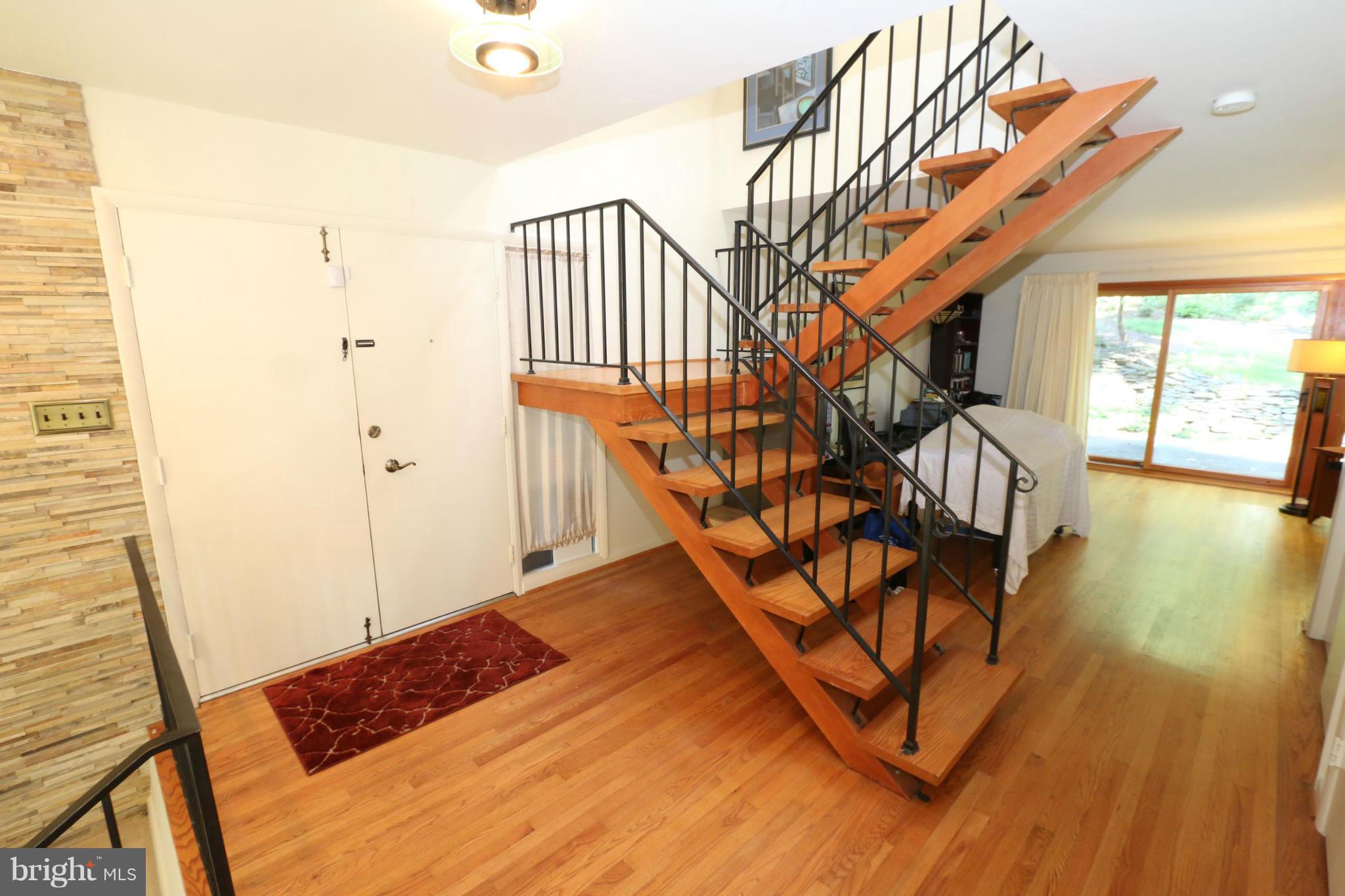 11235 South Shore Road Reston, VA 20190 - Photo 2 of 27 Interior (General)