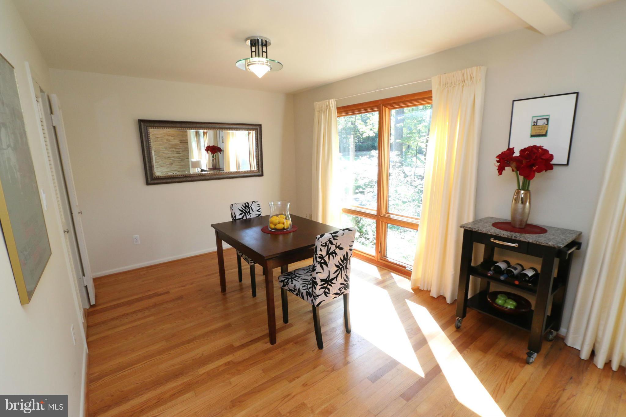 11235 South Shore Road Reston, VA 20190 - Photo 4 of 27 Dining Room