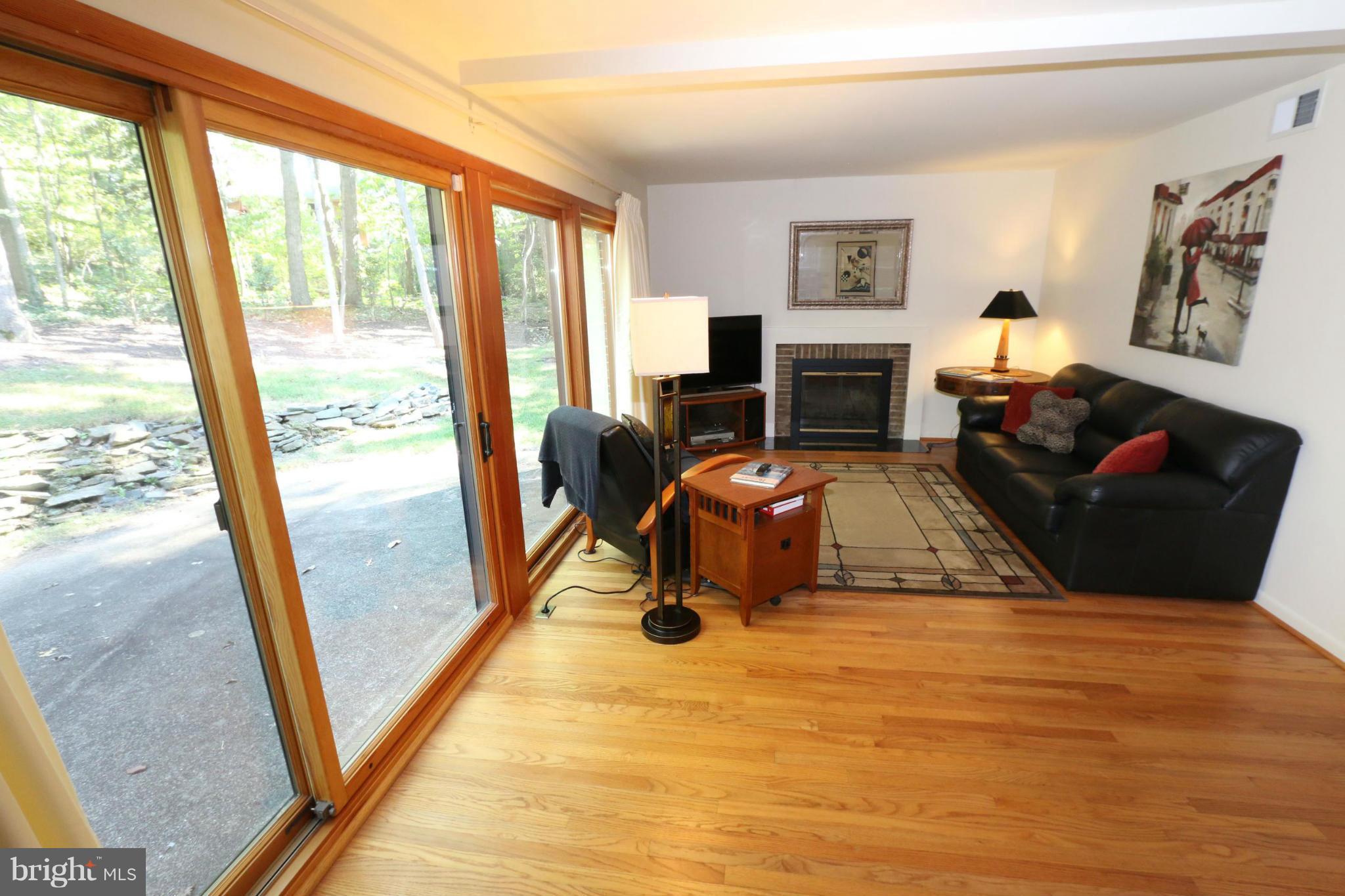 11235 South Shore Road Reston, VA 20190 - Photo 10 of 27 Family Room