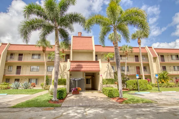$2,000 | 4471 Luxemburg Court, Unit 301, Lake Worth, FL 33467
