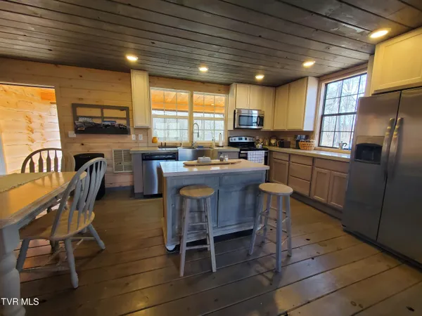 $448,500 | 108 Roan Vw Road, Roan Mountain, TN 37687