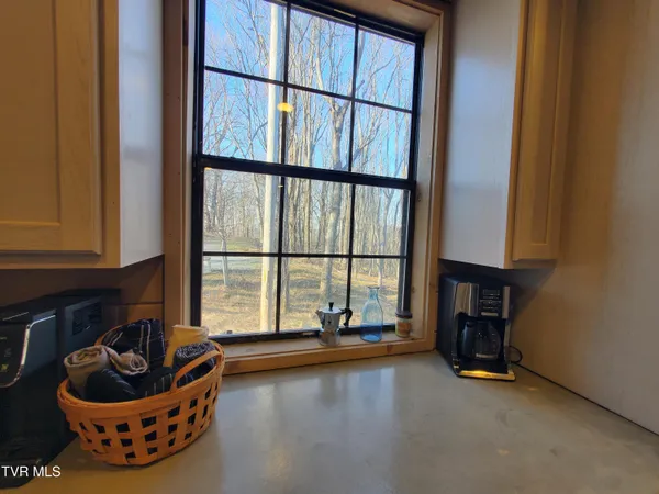 $448,500 | 108 Roan Vw Road, Roan Mountain, TN 37687