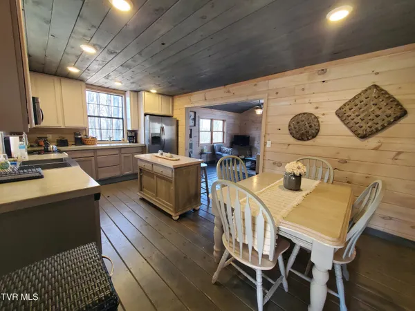 $448,500 | 108 Roan Vw Road, Roan Mountain, TN 37687