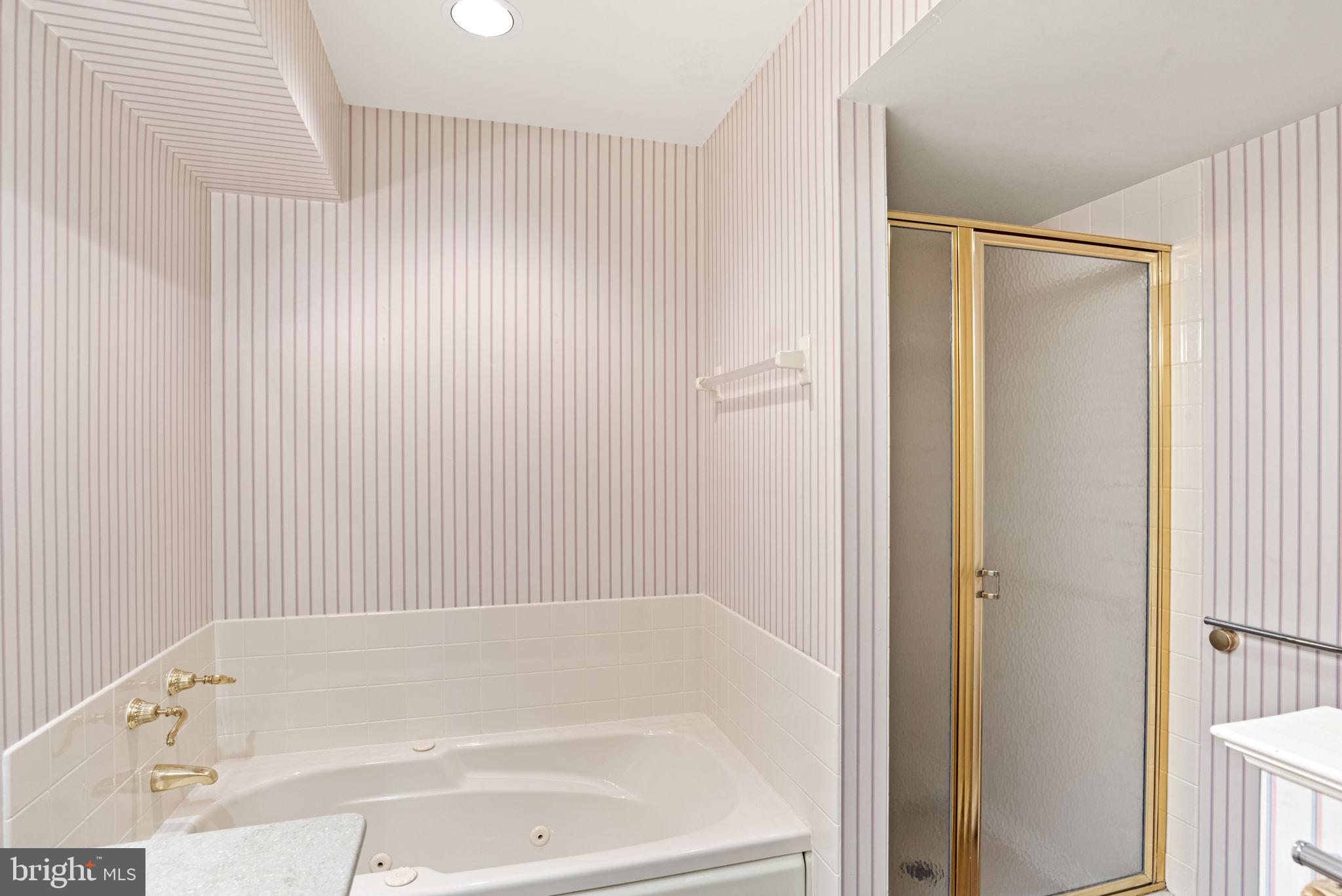 72 Leearden Road Hershey, PA 17033 - Photo 33 of 53 a bathroom with a bathtub