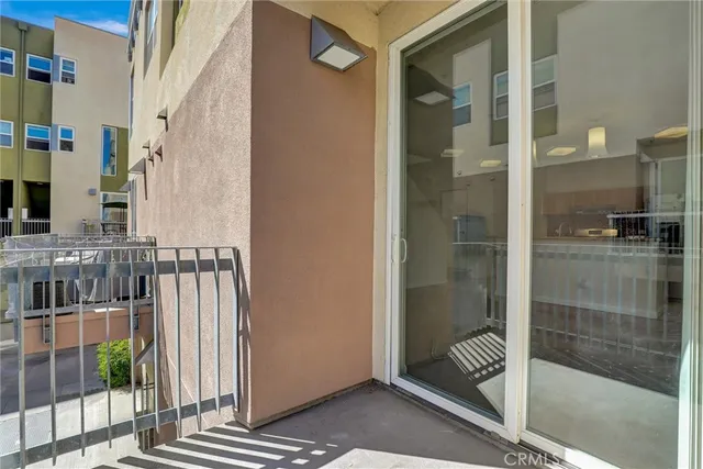 $464,999 | 302 East 19th Street, Unit 7, Long Beach, CA 90806