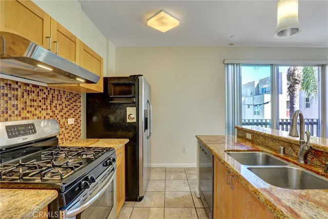 $464,999 | 302 East 19th Street, Unit 7, Long Beach, CA 90806