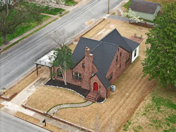 a house view with a outdoor space