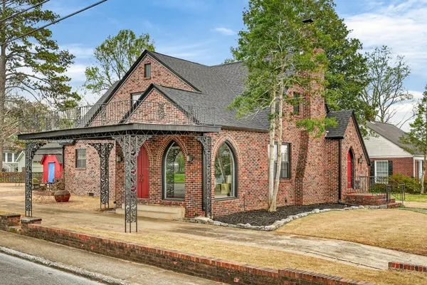 a view of a building with traffic signal lights