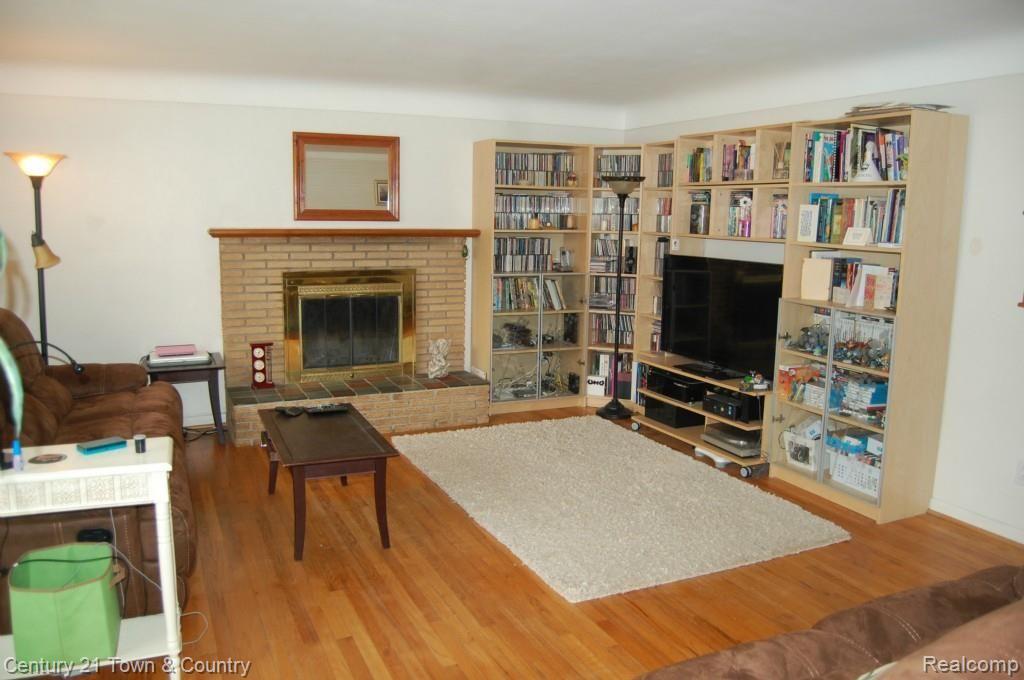 211 Arizona Avenue Rochester, MI 48309 - Photo 15 of 41 Great Room4.jpg
