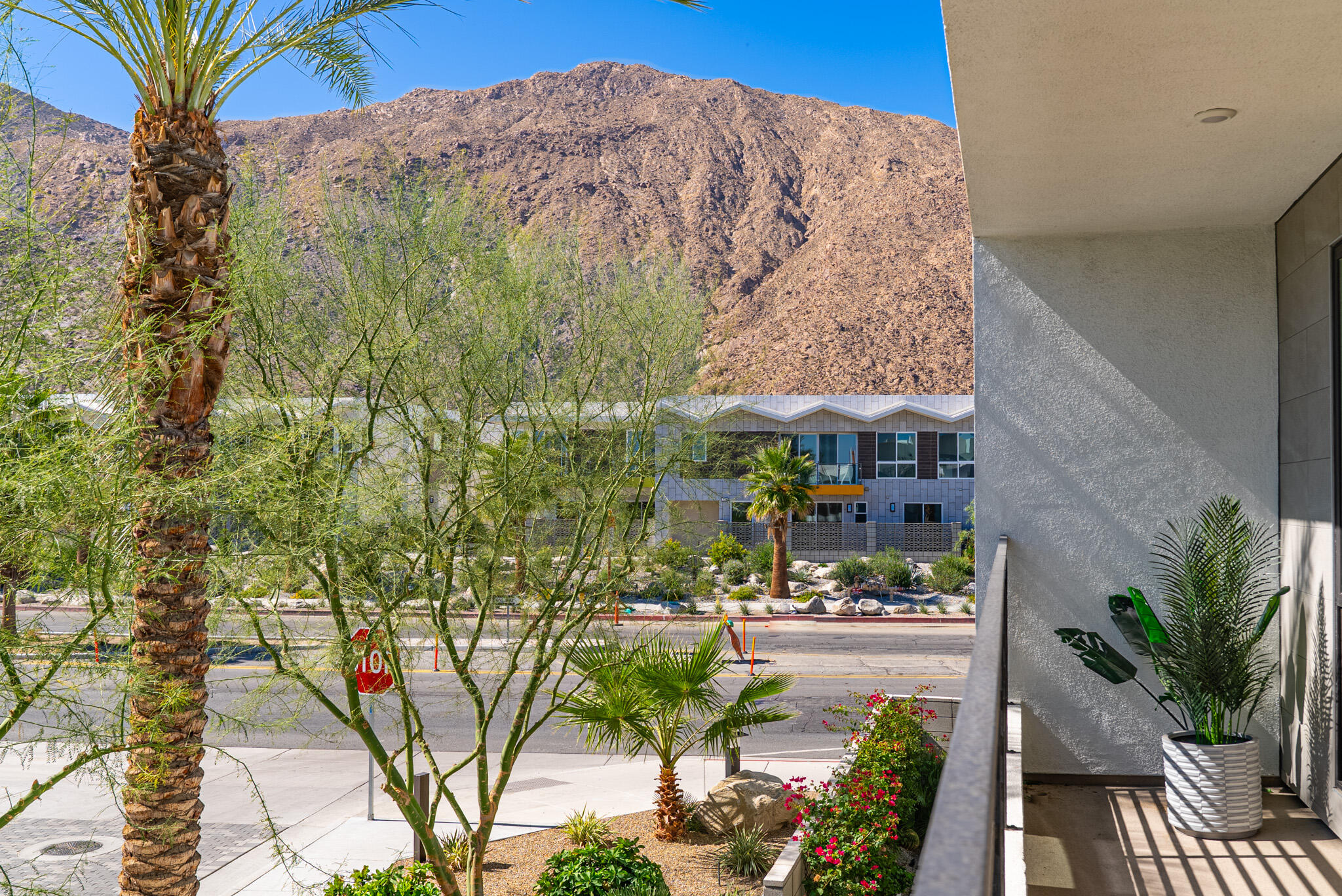 122 Cameron Center Drive Palm Springs, CA 92264 - Photo 2 of 53 .