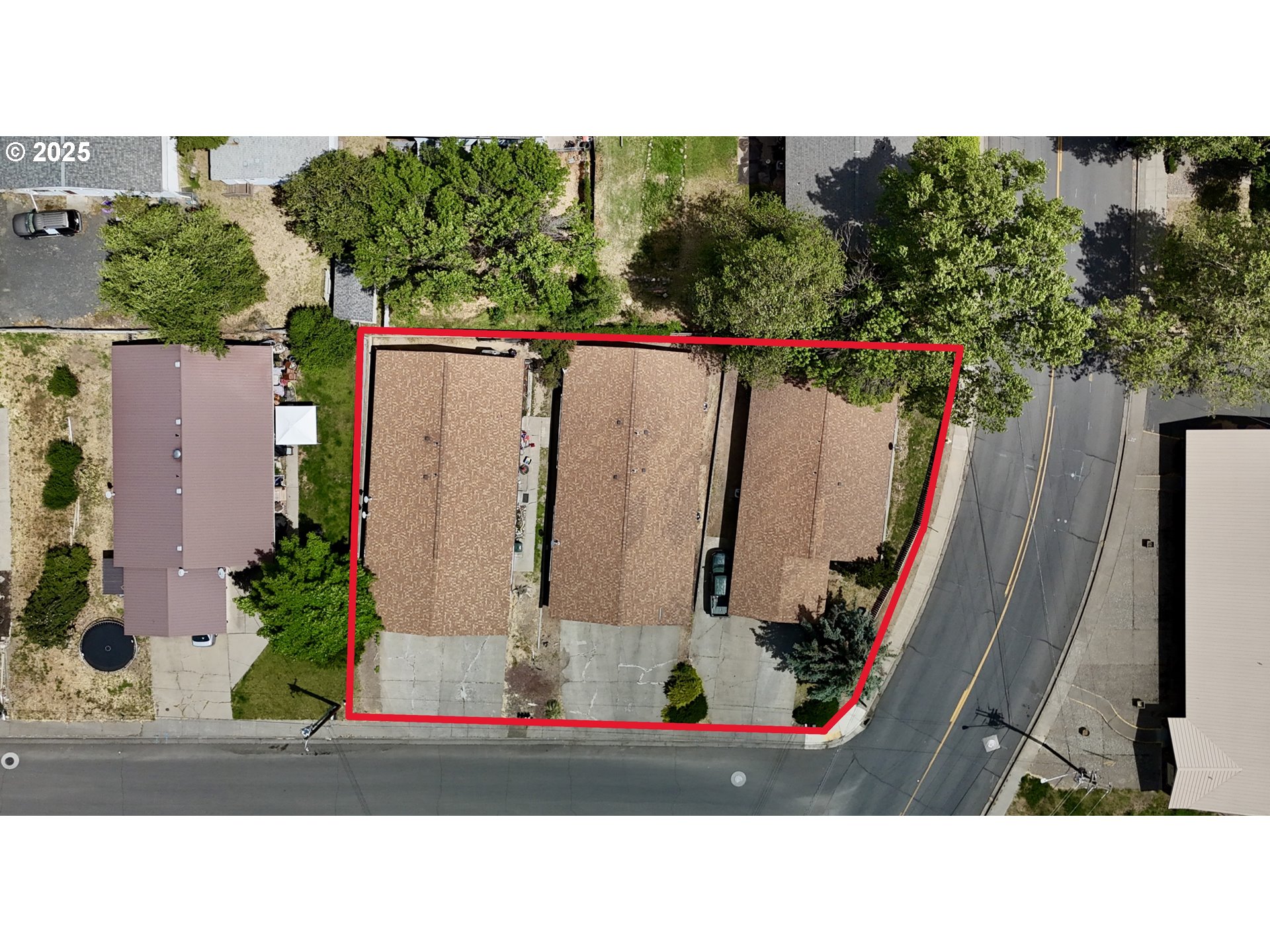 210-212 Northwest 14th Street Pendleton, OR 97801 - Photo 2 of 5 a black and white photo of a room