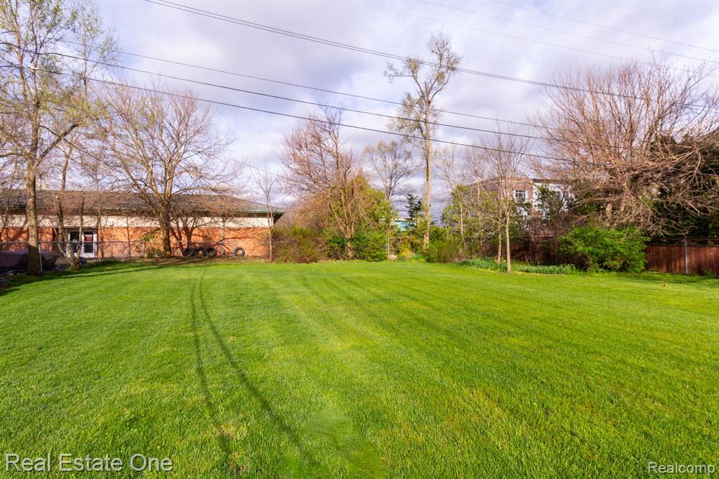 1433 Courtland Boulevard Rochester Hills, MI 48307 - Photo 31 of 35