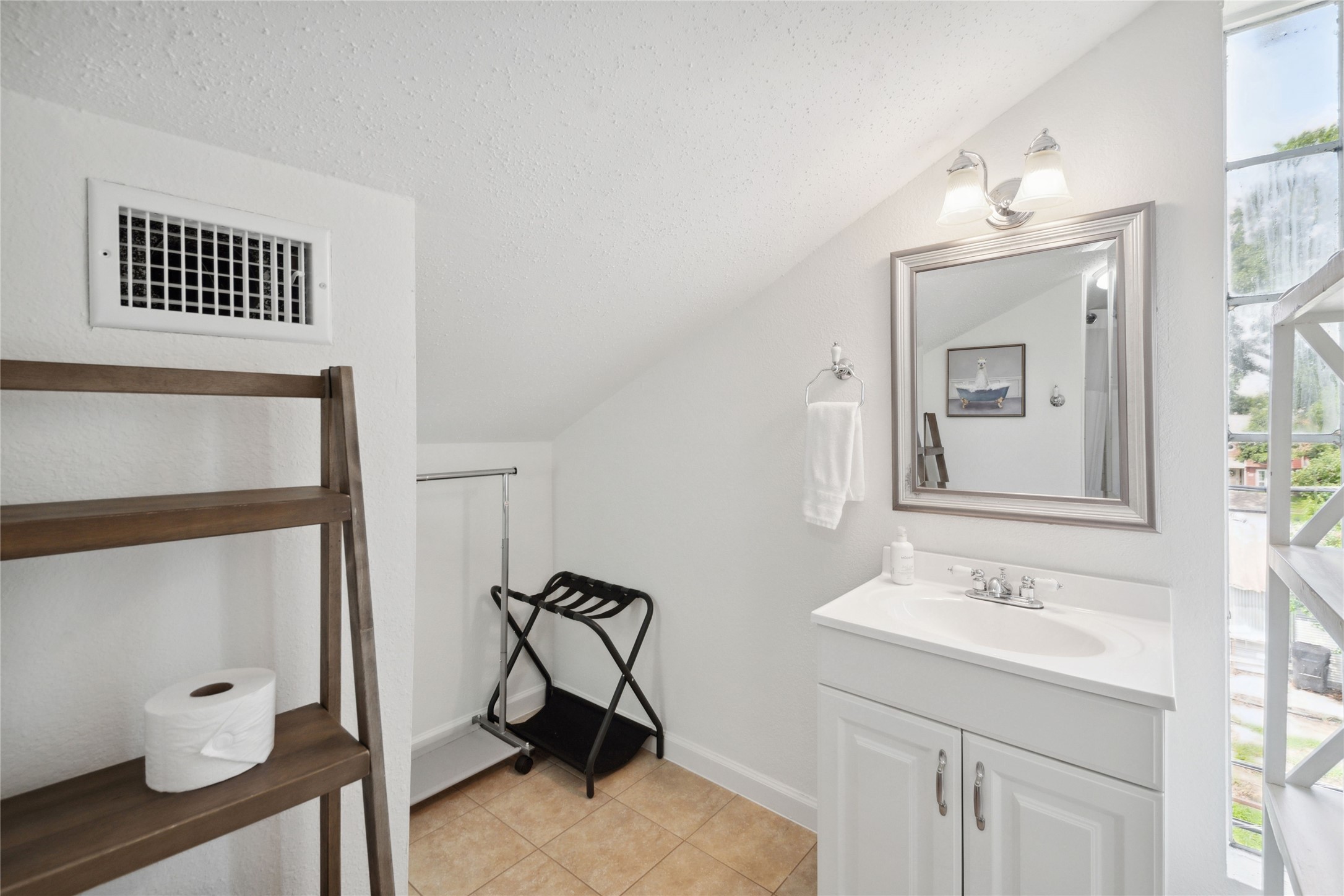 1105 Tulane Street, Unit B Houston, TX 77008 - Photo 15 of 24 a bathroom with a sink and a mirror